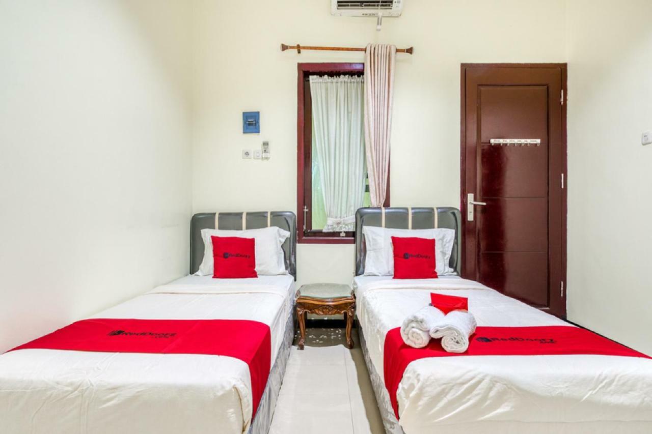 Reddoorz Syariah @ Ketintang Surabaya Hotel Eksteriør billede